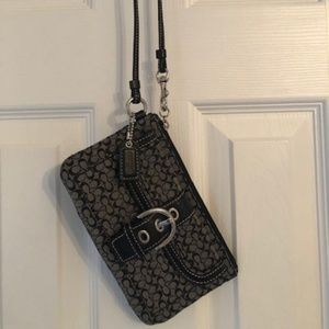Coach Wristlet - black